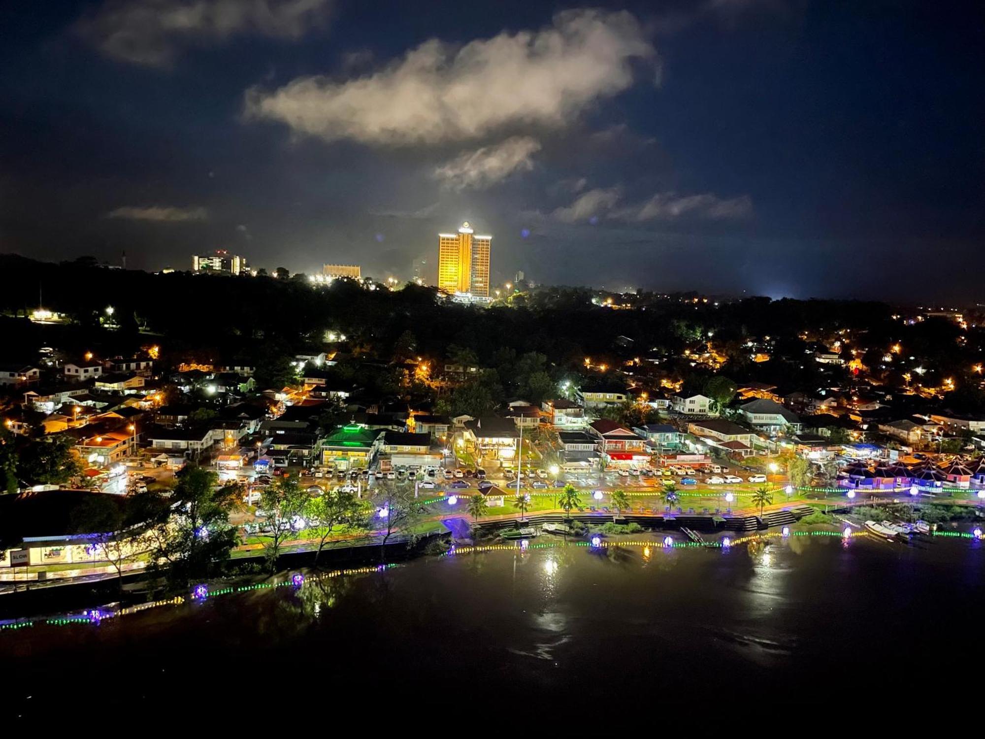 Kuching City Center Riverbank Suites With Marvelous River View Exterior foto