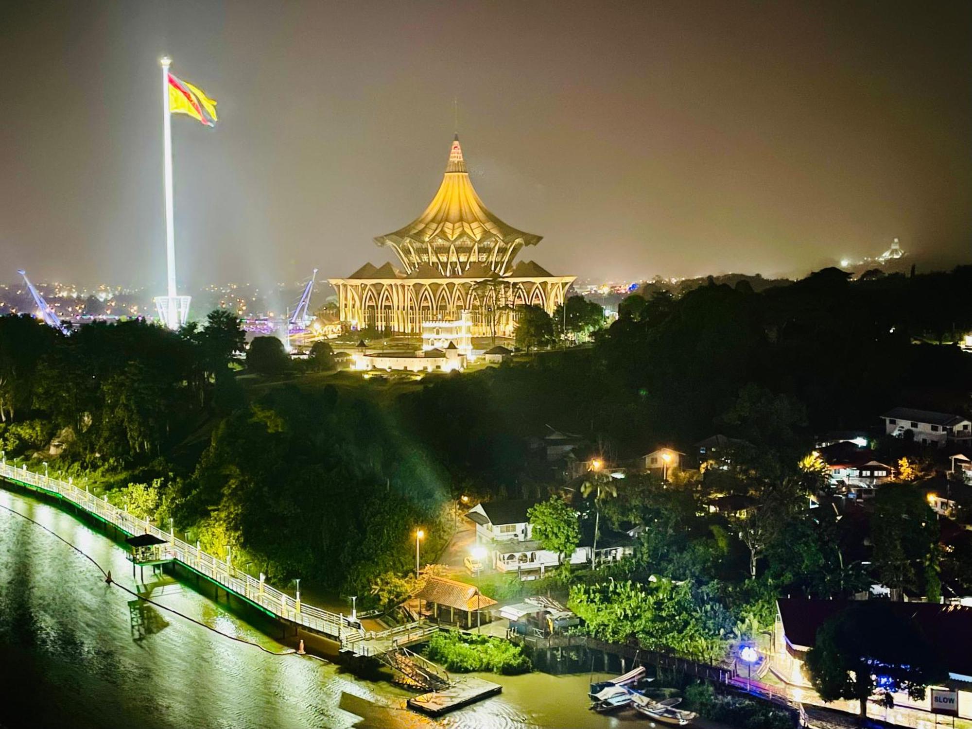 Kuching City Center Riverbank Suites With Marvelous River View Exterior foto